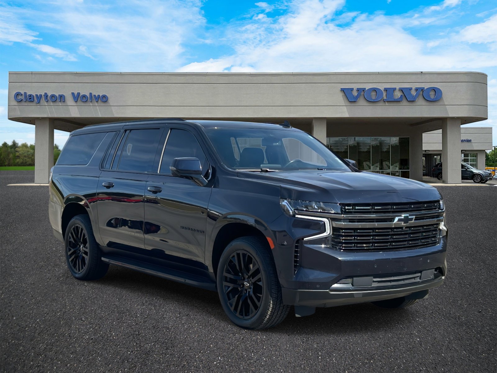 Used 2022 Chevrolet Suburban RST w/ Sport Performance Package RWD image 1