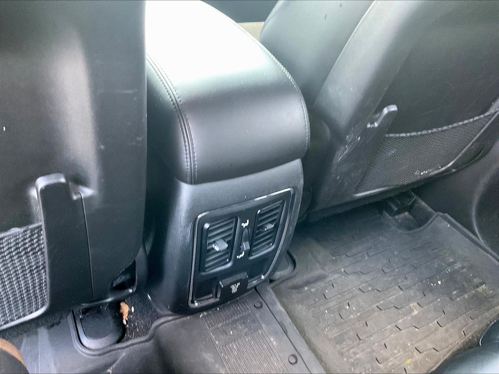 Used 2021 Jeep Grand Cherokee Laredo X AWD/4WD image 11