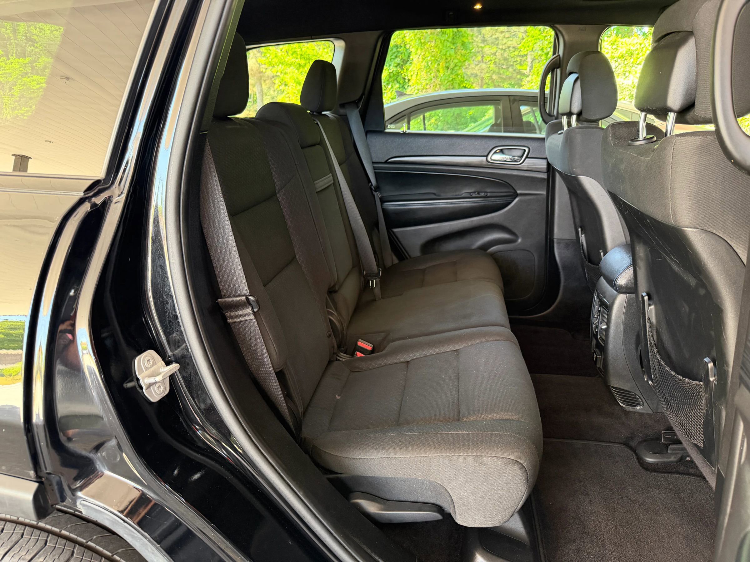 Used 2019 Jeep Grand Cherokee Laredo AWD/4WD image 12