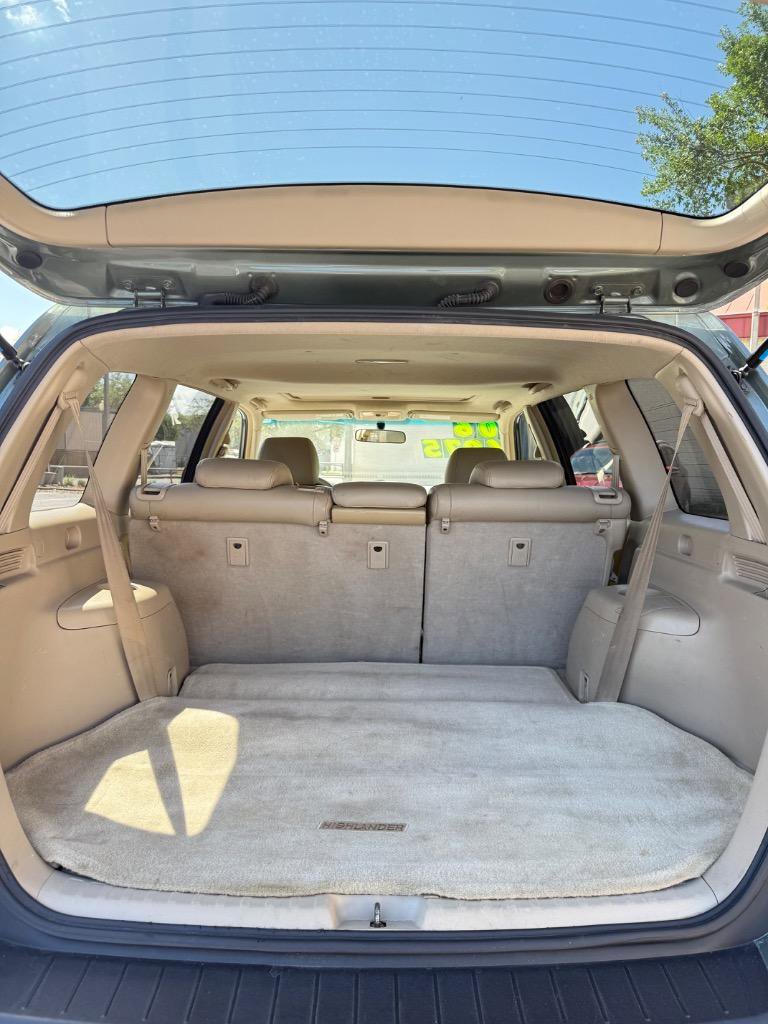 Used 2006 Toyota Highlander 4WD V6 w/ 3rd Row image 9