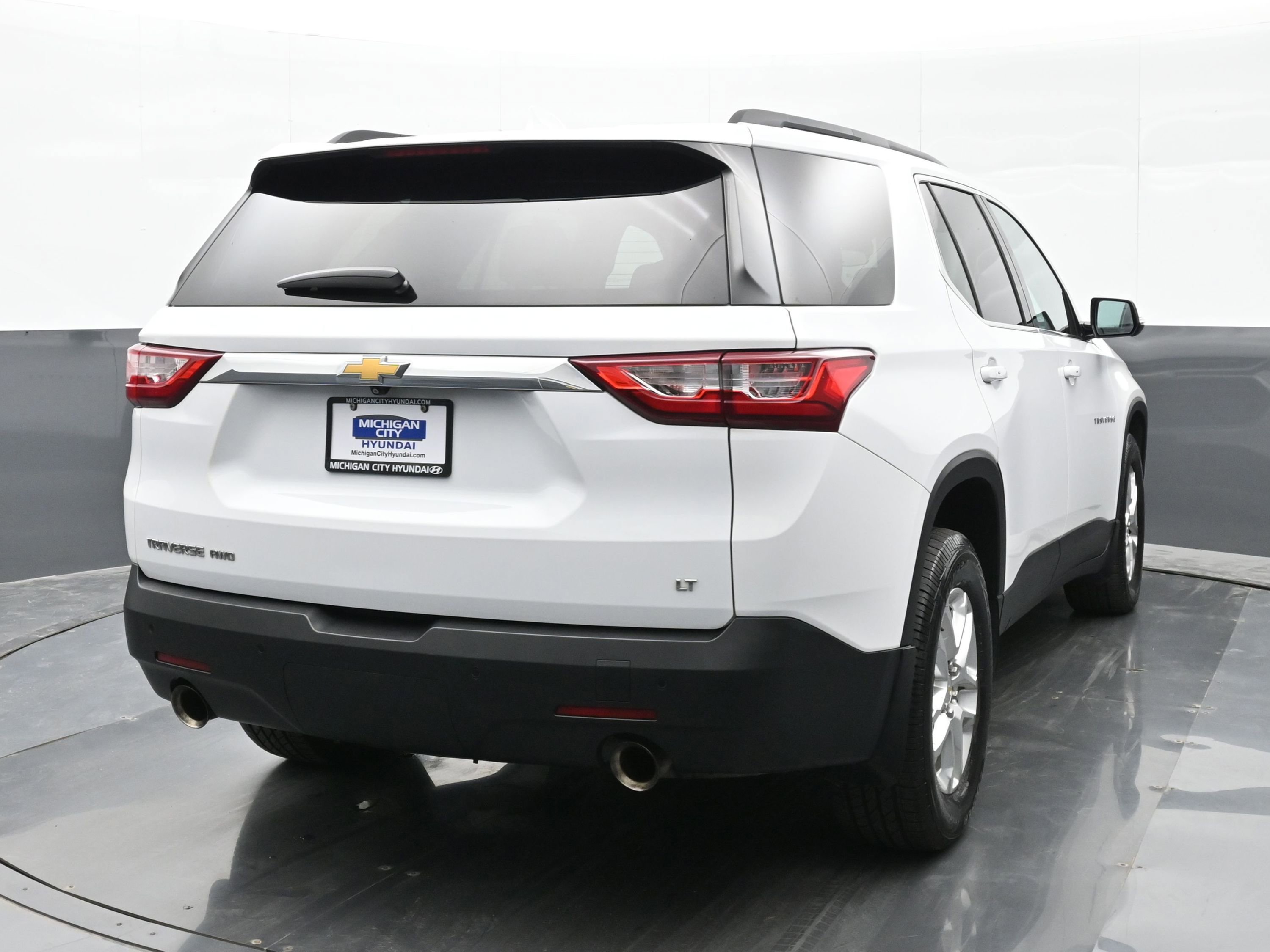 Used 2020 Chevrolet Traverse LT w/ Driver Confidence II Package AWD/4WD image 4