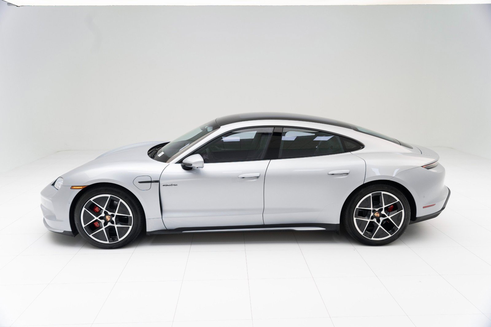 New 2025 Porsche Taycan 4S image 2