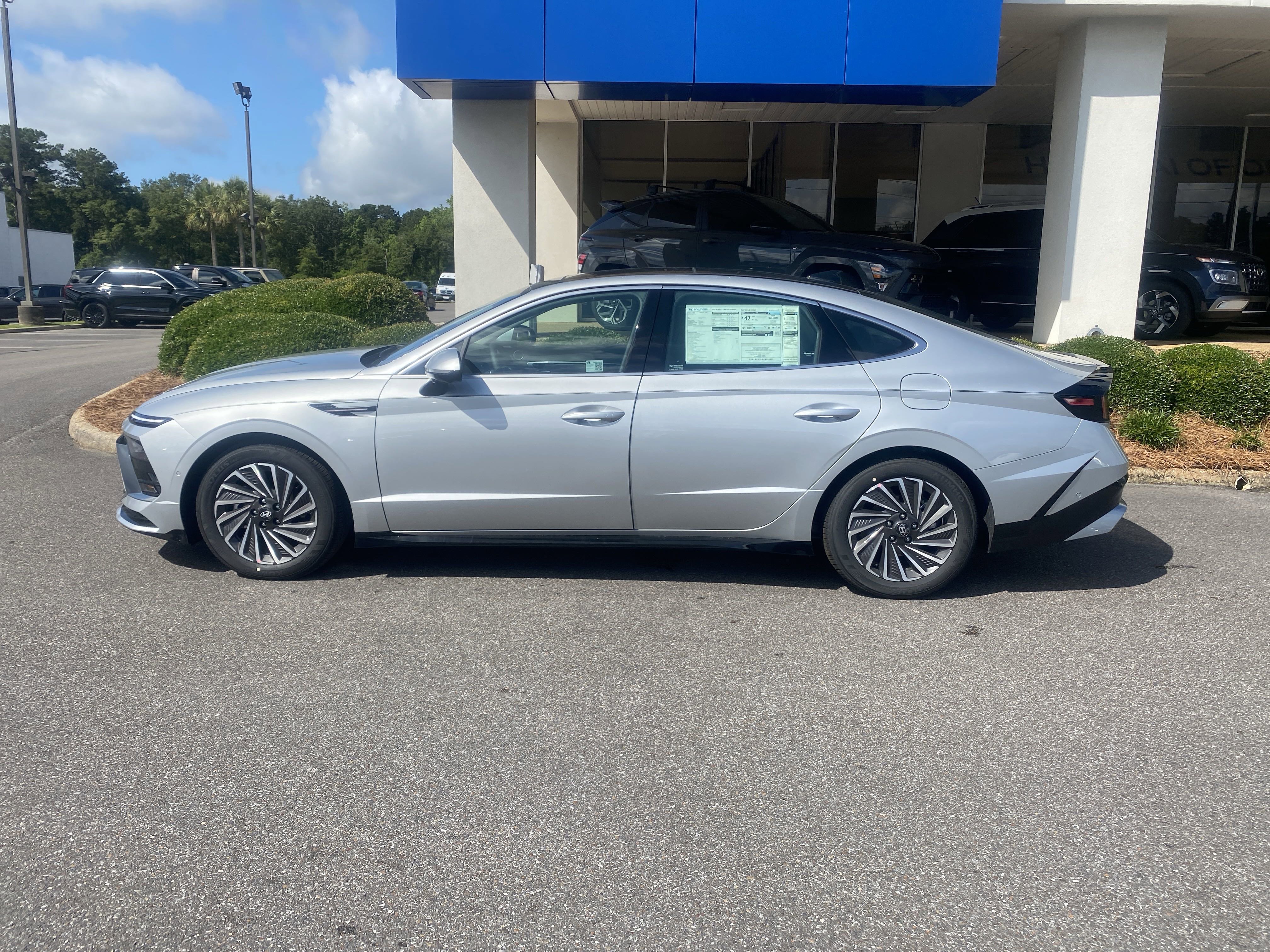 New 2025 Hyundai Sonata Limited image 2