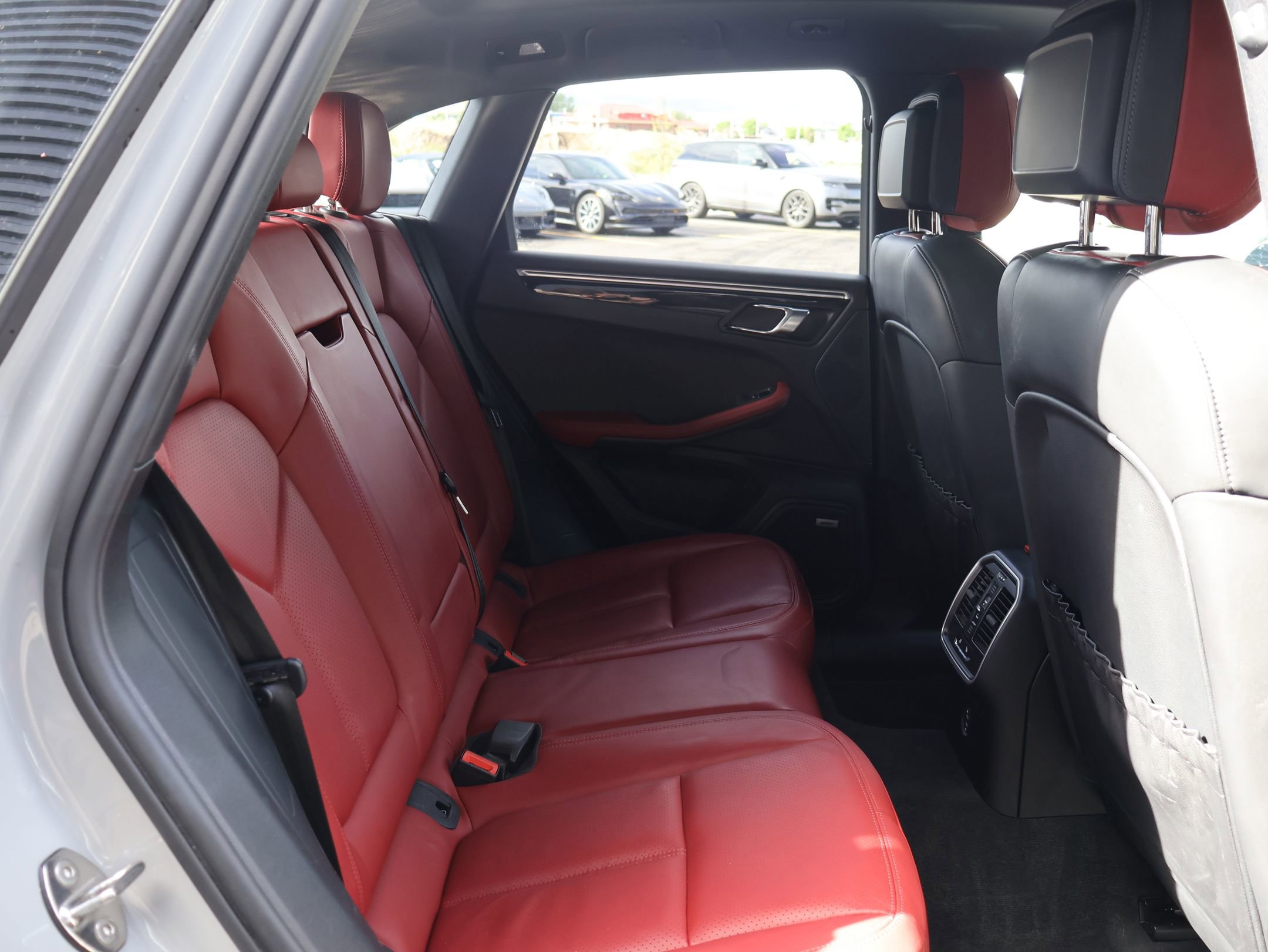 Used 2022 Porsche Macan image 25