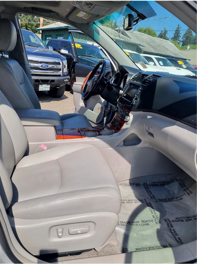 Used 2009 Toyota Highlander Limited AWD/4WD image 9