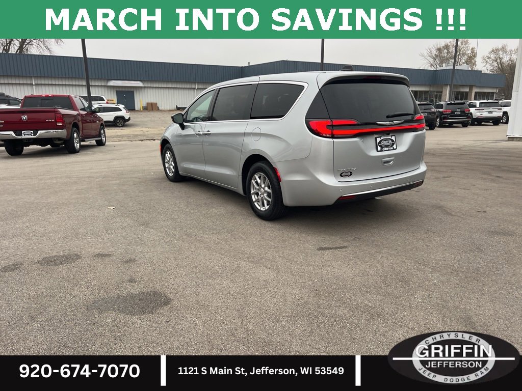 New 2026 Chrysler Pacifica Select image 14