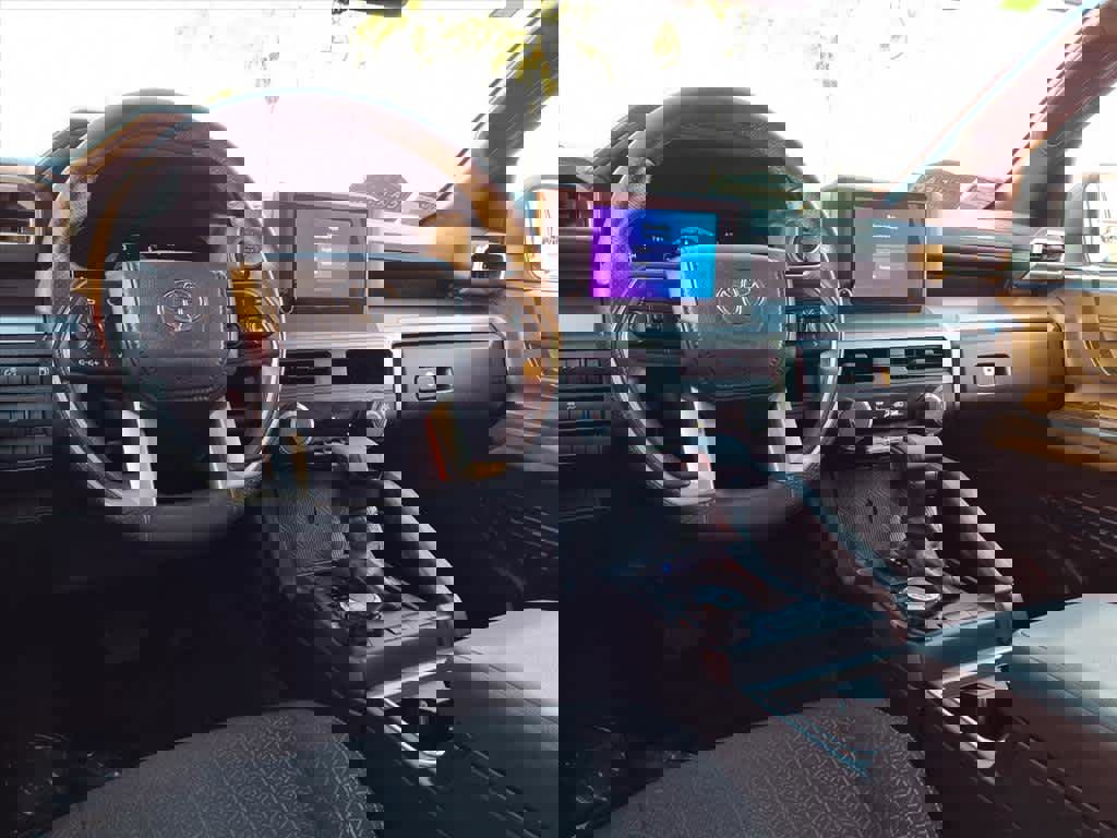 Used 2025 Toyota 4Runner SR5 image 9