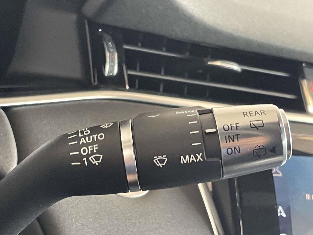 Used 2021 Land Rover Range Rover Evoque S image 31