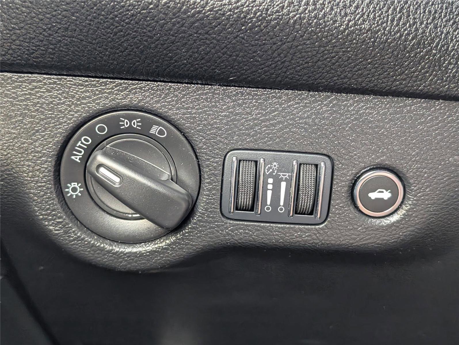 Used 2023 Dodge Challenger R/T w/ Blacktop Package image 29