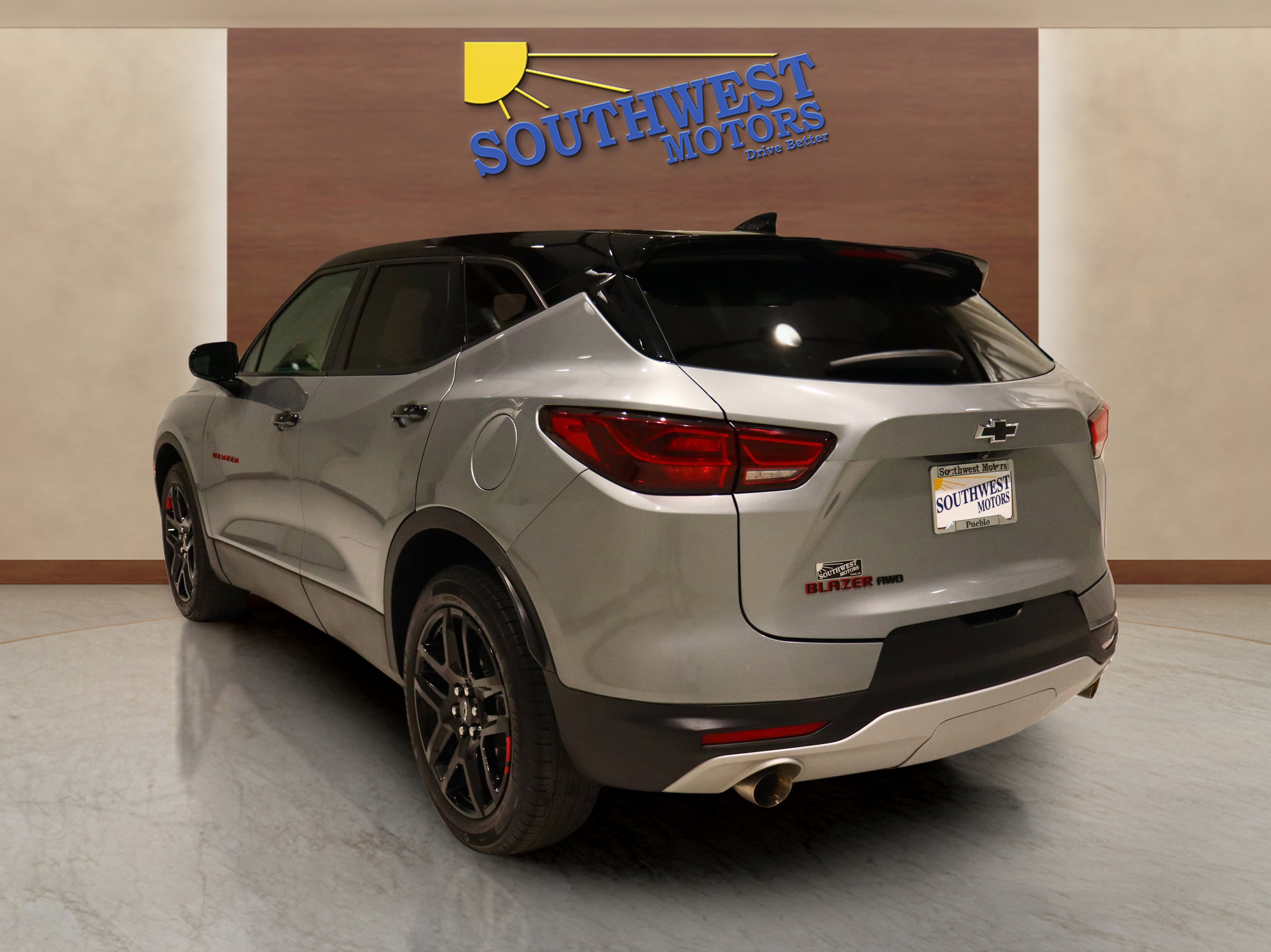 Used 2023 Chevrolet Blazer LT image 2