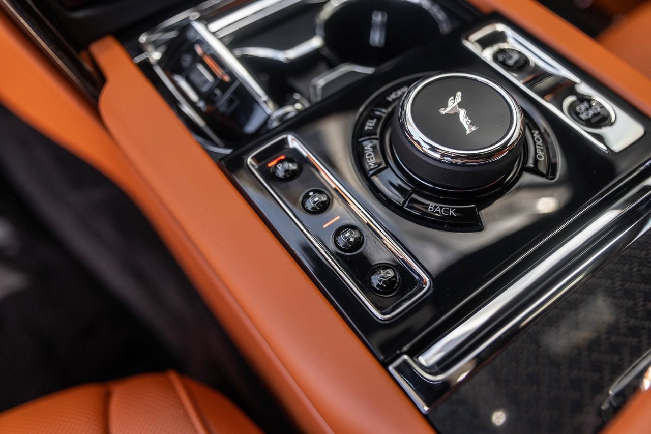 Certified 2025 Rolls-Royce Cullinan Black Badge w/ Leather Finishing Pack AWD/4WD image 30