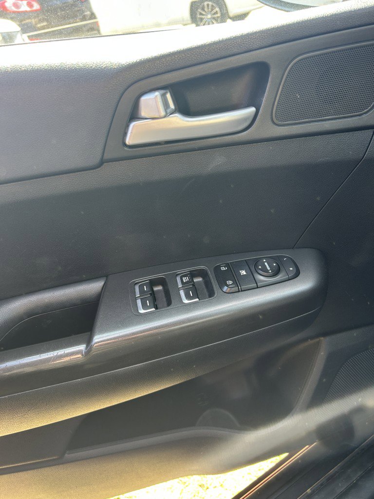 Used 2017 Kia Sportage LX AWD/4WD image 19