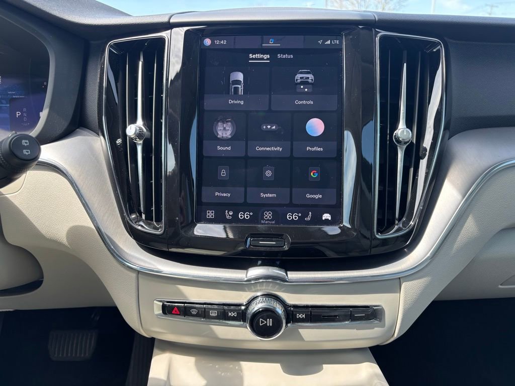 Used 2024 Volvo XC60 B5 Core w/ Climate Package AWD/4WD image 13