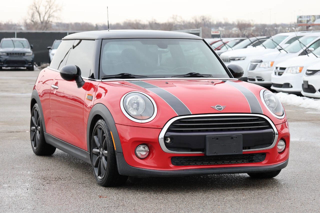 Used 2019 MINI Cooper 2-Door Hardtop image 4