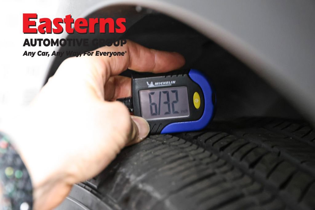 Used 2024 Nissan Pathfinder SV image 27