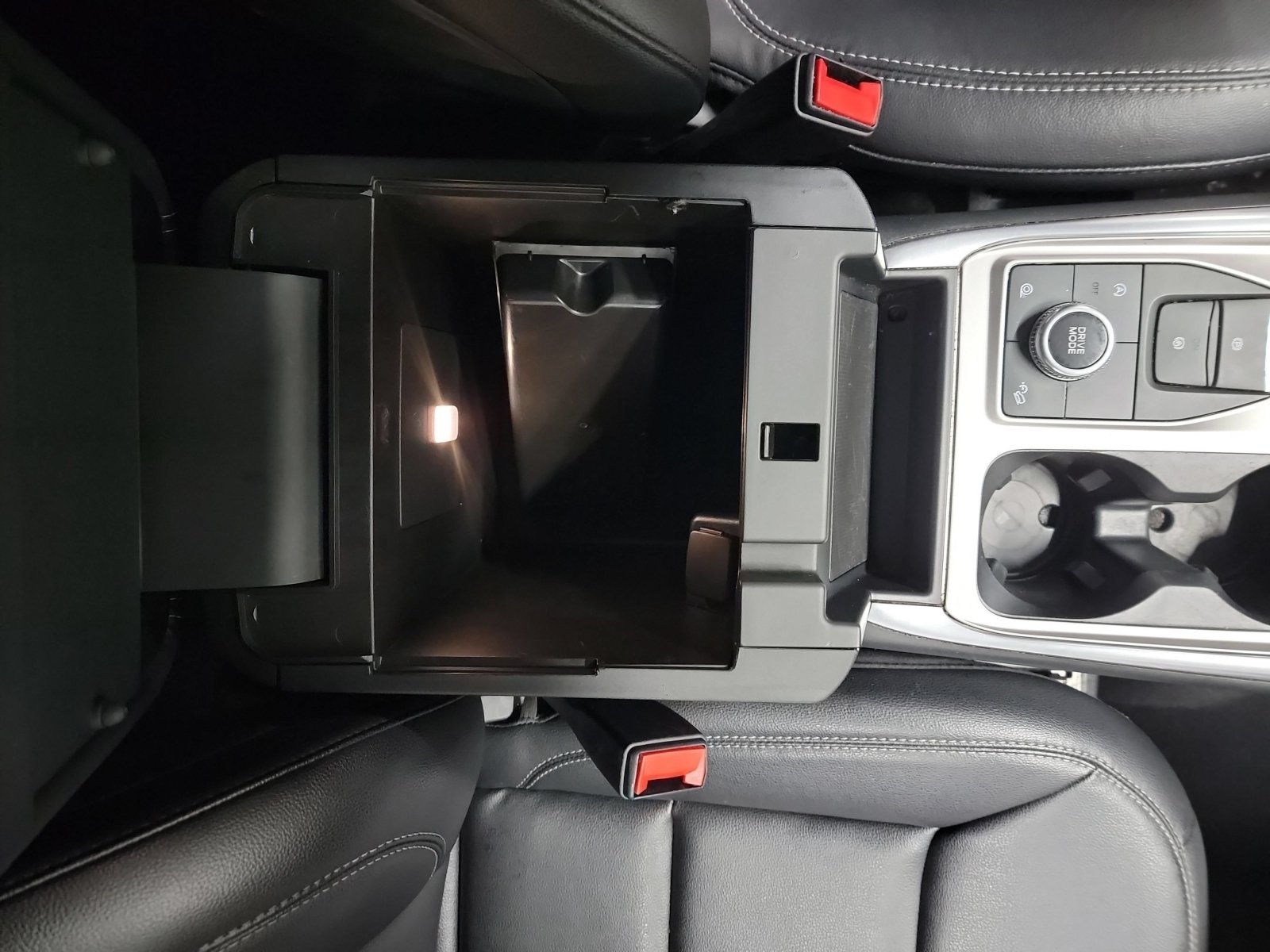 Used 2020 Ford Explorer XLT w/ Equipment Group 202A AWD/4WD image 28