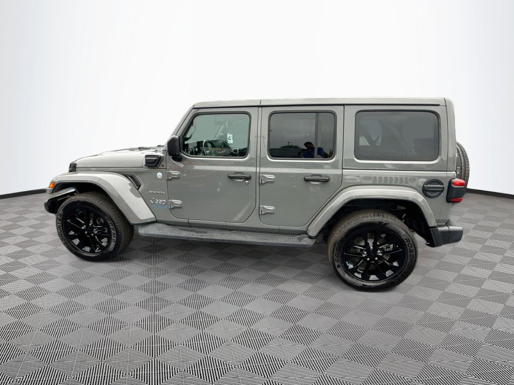 Used 2022 Jeep Wrangler Unlimited Sahara AWD/4WD image 9