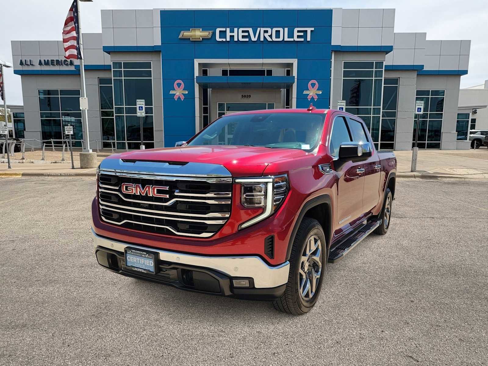 Used 2024 GMC Sierra 1500 SLT image 1