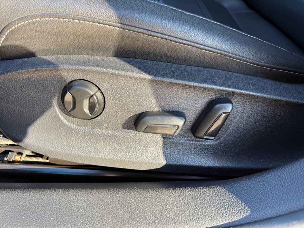 Used 2021 Volkswagen Passat 2.0T SE FWD image 17