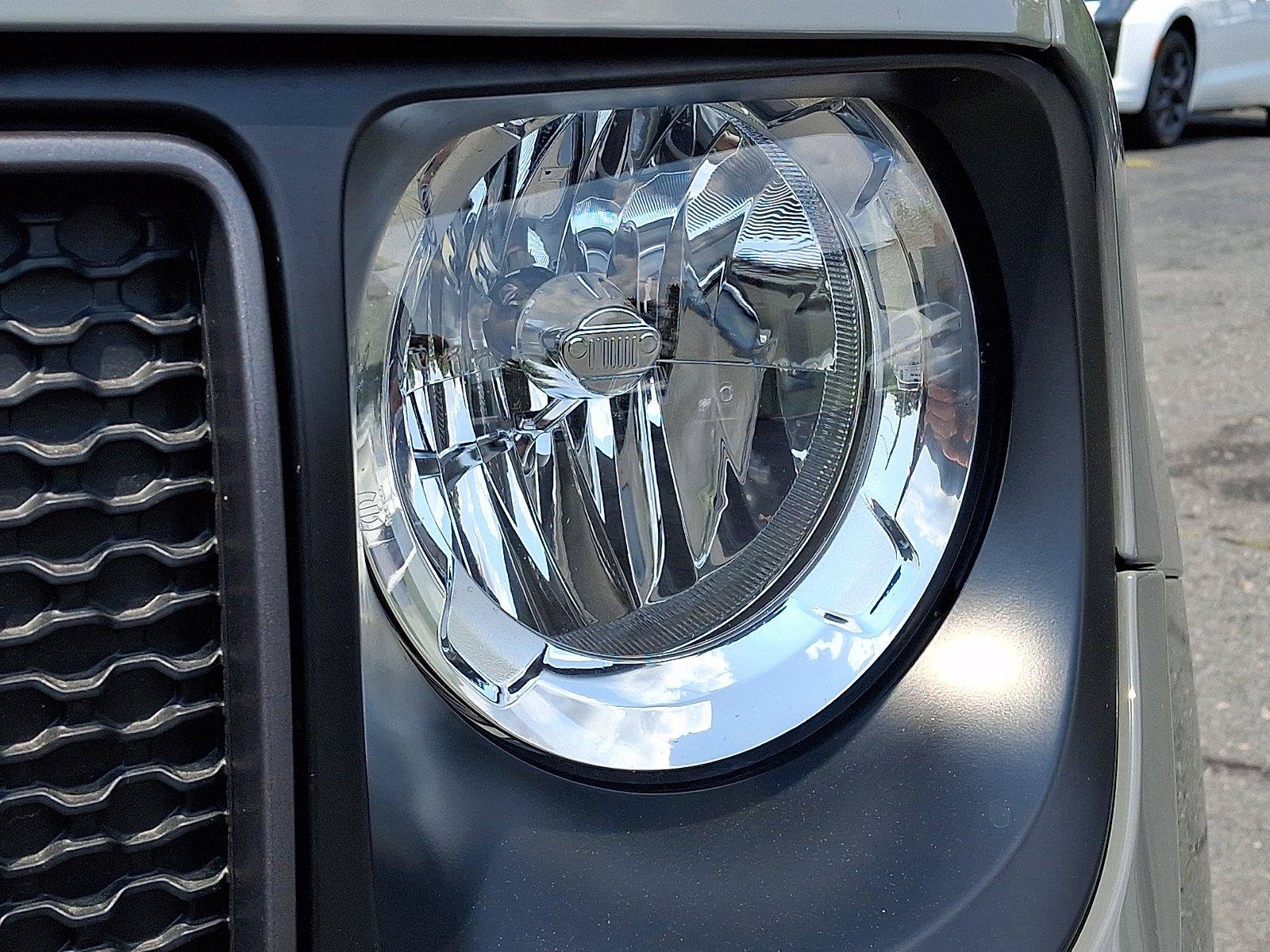 Certified 2022 Jeep Renegade Trailhawk w/ Sun/Sound Group AWD/4WD image 9