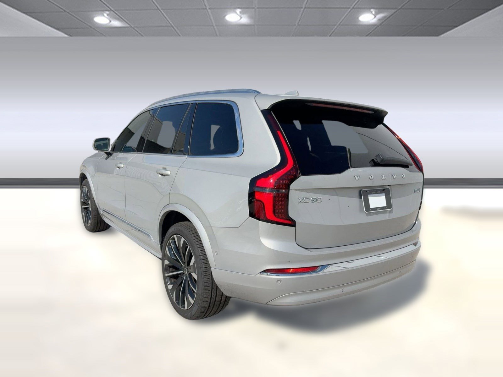 Certified 2025 Volvo XC90 B5 Plus image 3