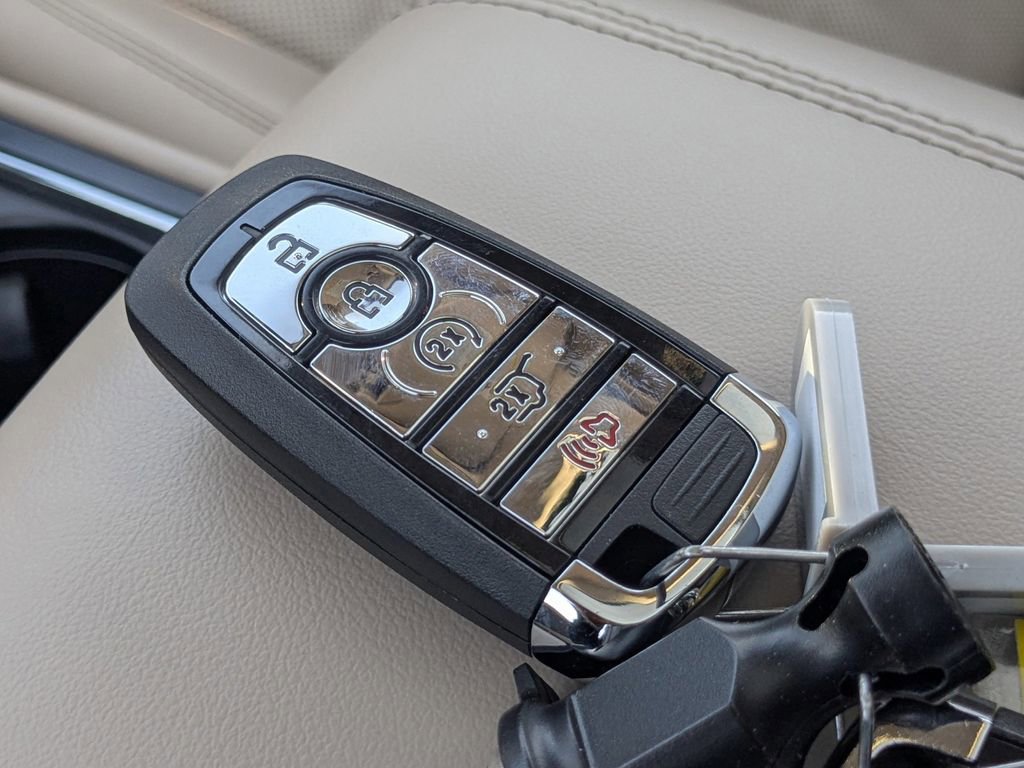 Used 2024 Lincoln Corsair Grand Touring image 32