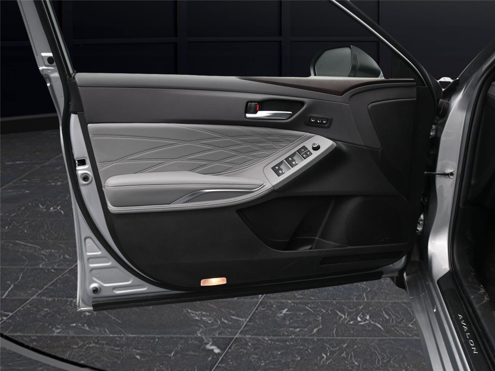 Used 2021 Toyota Avalon Limited w/ Advanced Safety Package image 9