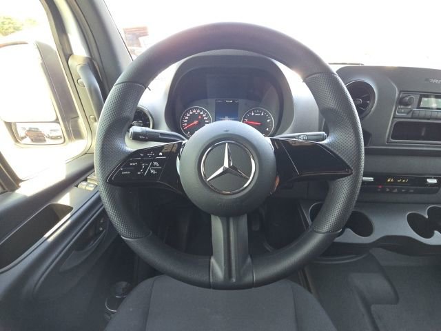Used 2025 Mercedes-Benz Sprinter 2500 image 18