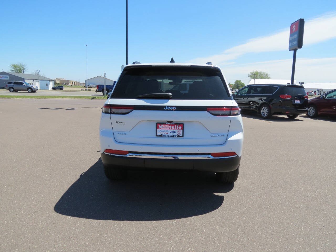 Used 2022 Jeep Grand Cherokee Limited AWD/4WD image 5