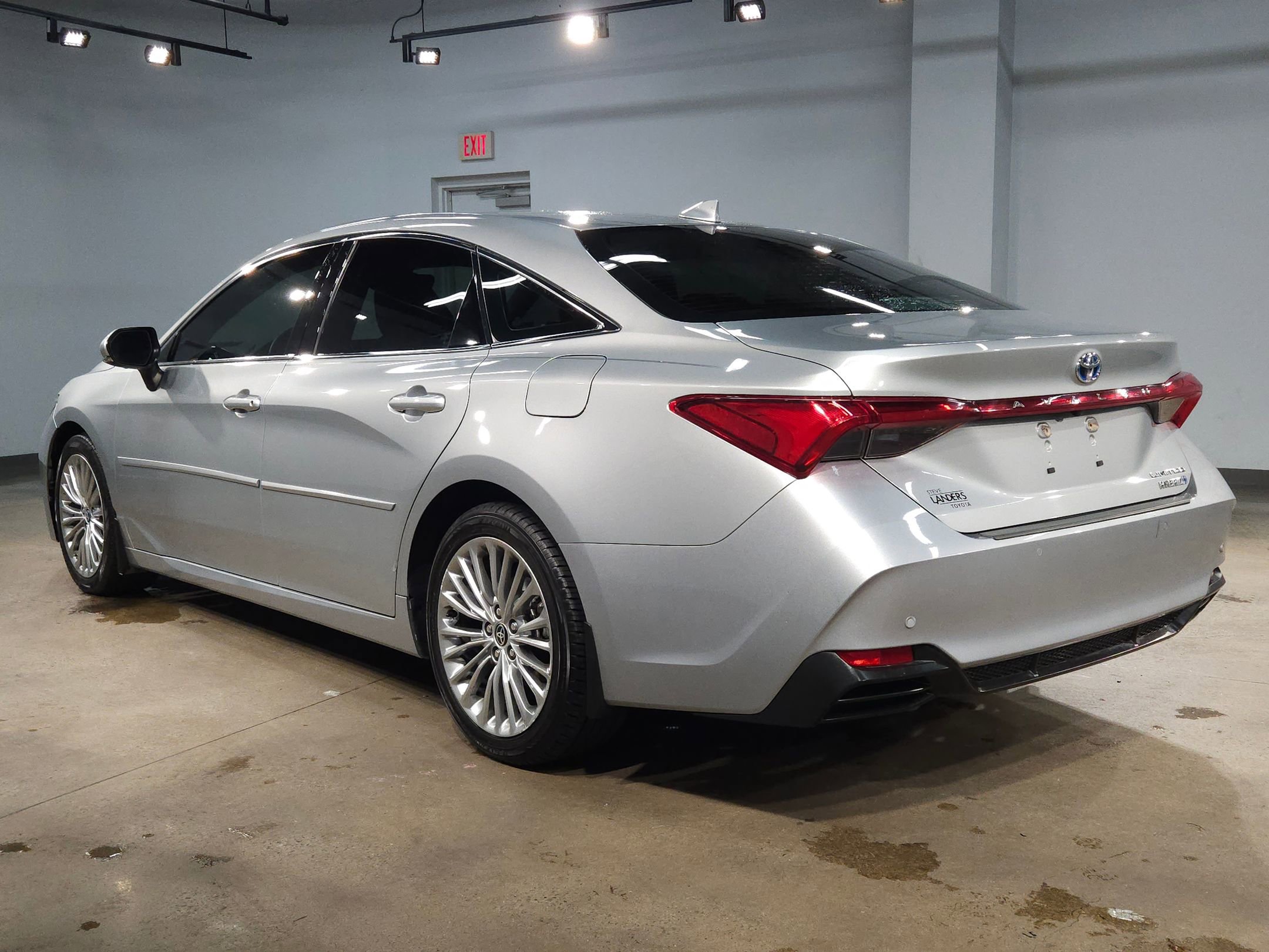 Used 2022 Toyota Avalon Limited image 5