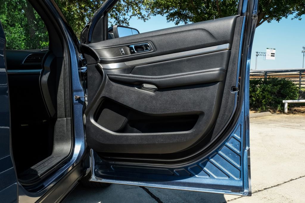 Used 2018 Ford Explorer XLT w/ Equipment Group 202A FWD image 55