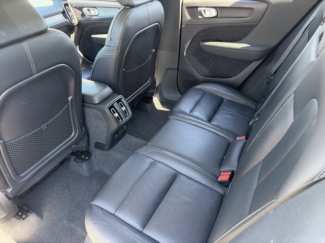 Certified 2023 Volvo XC40 B4 Ultimate w/ Climate Package FWD image 18