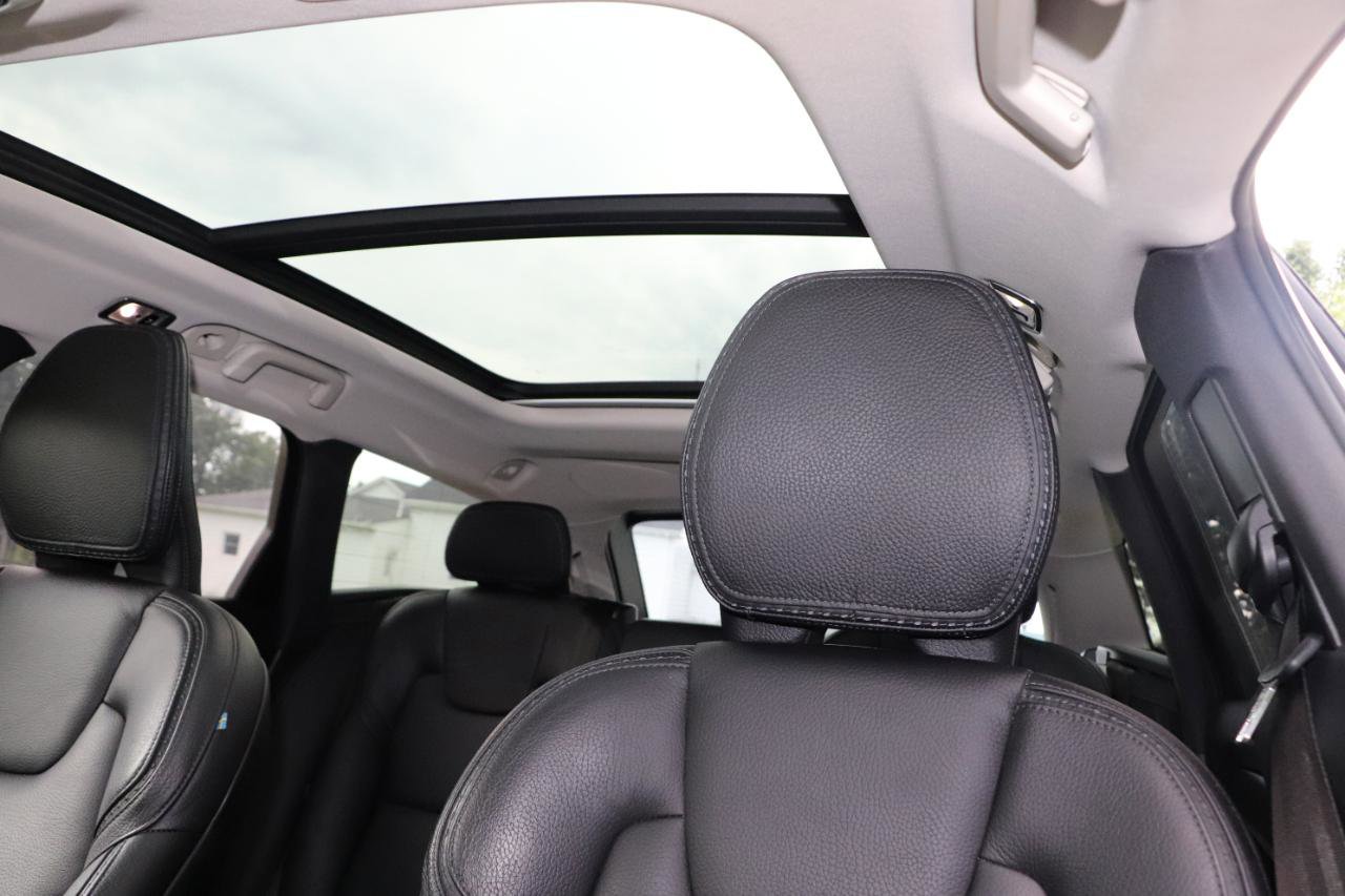 Used 2020 Volvo V90 T6 Cross Country image 14
