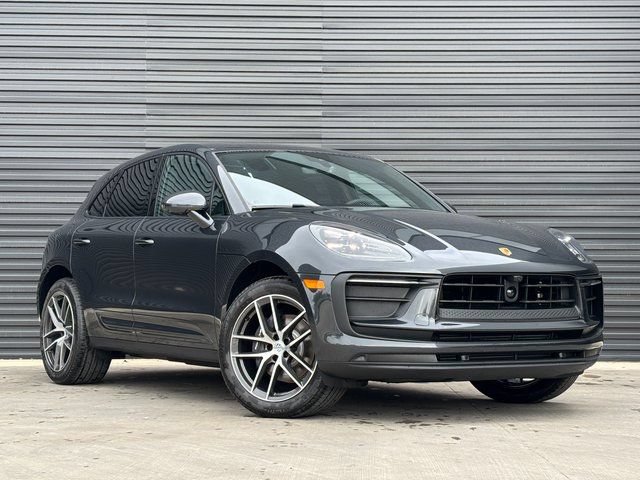 Certified 2026 Porsche Macan AWD/4WD image 9