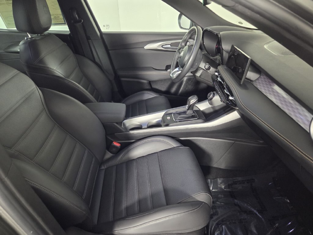 Used 2025 Alfa Romeo Tonale w/ Premium Package AWD/4WD image 30