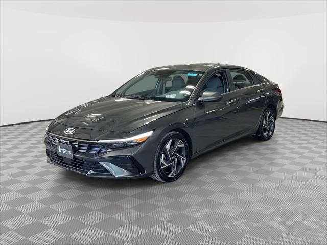 Certified 2025 Hyundai Elantra SEL w/ Cargo Package FWD image 3