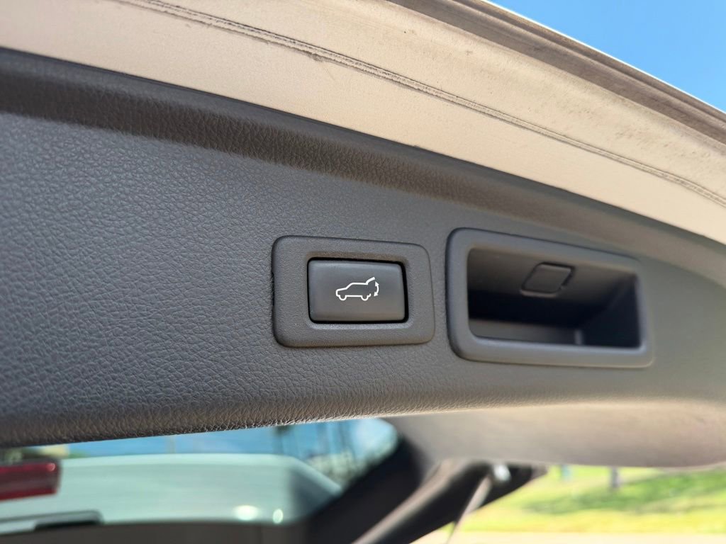 Used 2016 Subaru Forester 2.5i Touring w/ Eyesight & Navigation System AWD/4WD image 13