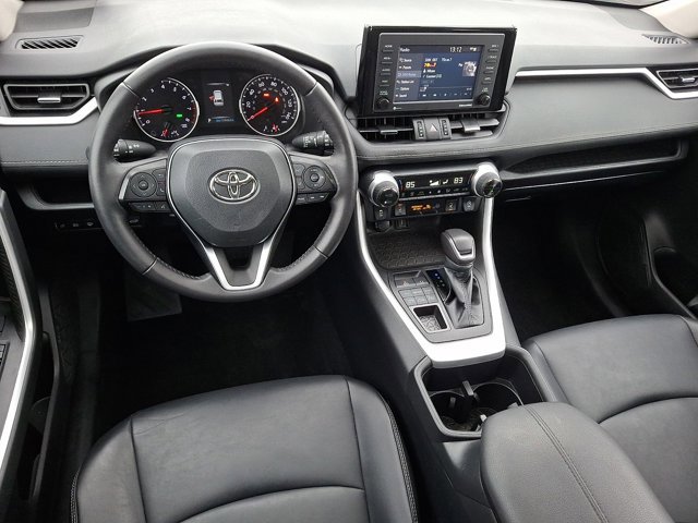 Used 2022 Toyota RAV4 XLE Premium image 10
