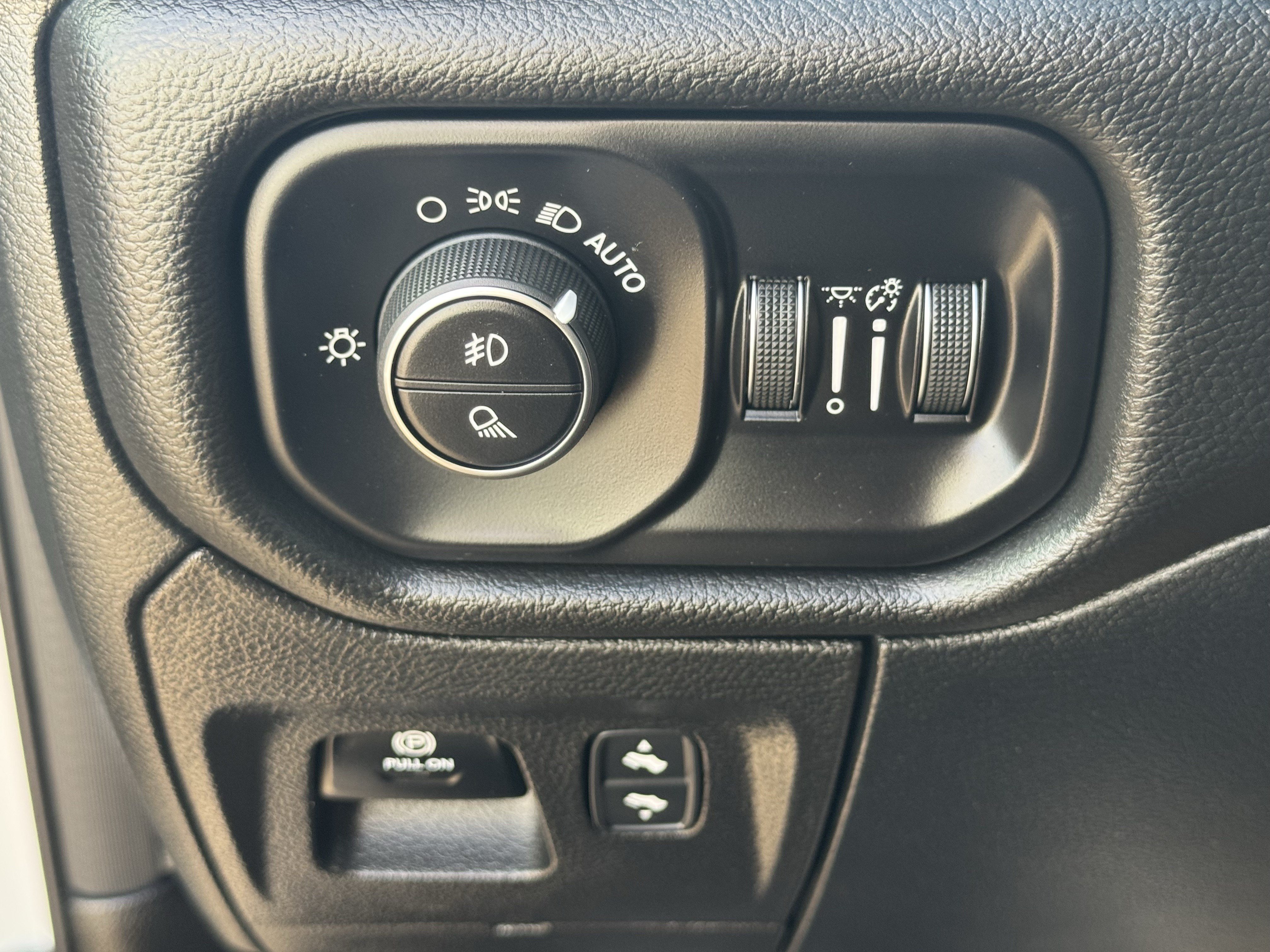 Used 2025 RAM 1500 Laramie w/ Sport Appearance Package AWD/4WD image 21