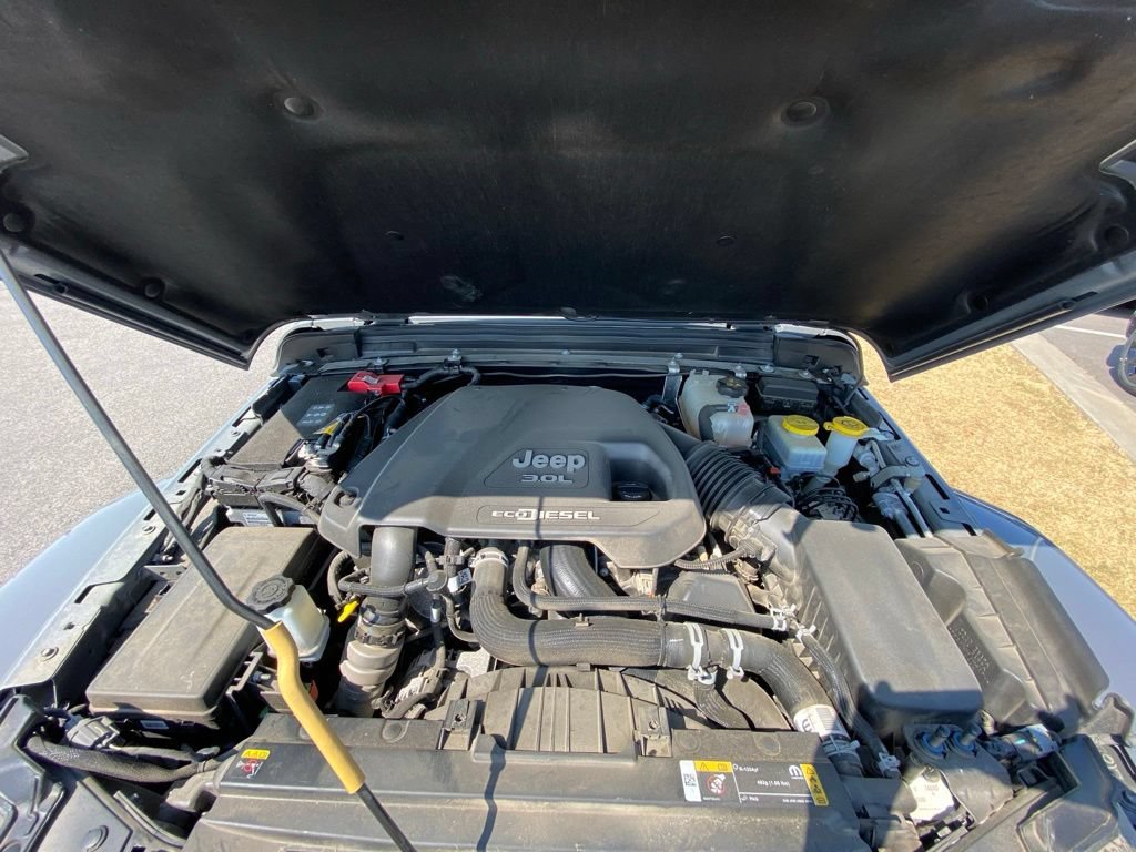 Used 2022 Jeep Wrangler Unlimited Sahara AWD/4WD image 29