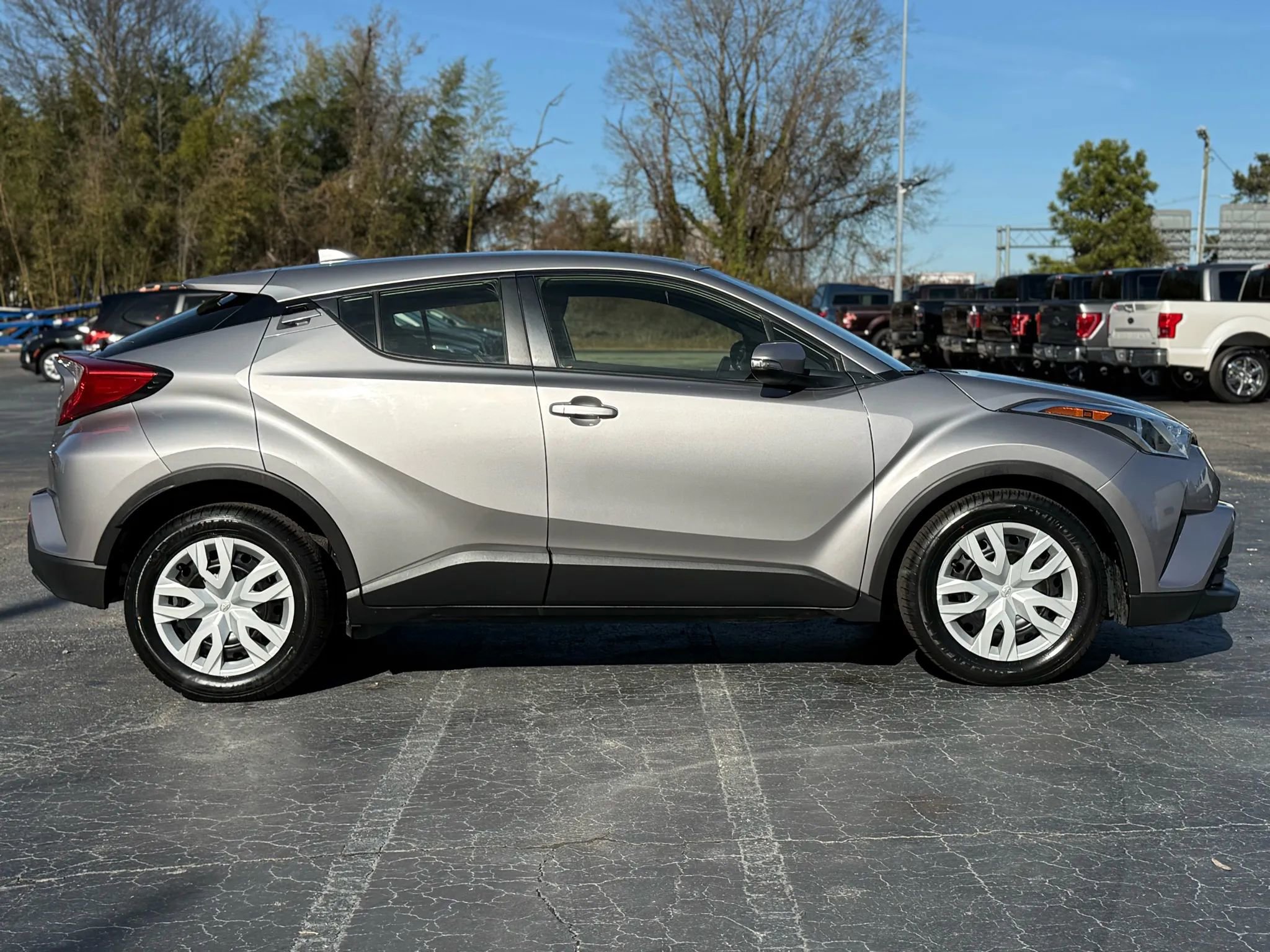 Used 2019 Toyota C-HR LE image 7