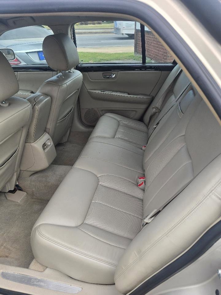 Used 2008 Cadillac DTS Luxury II w/ Trunk Convenience Package FWD image 9