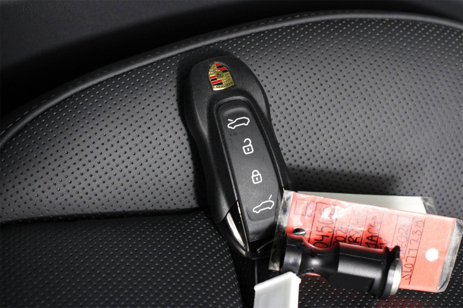 Used 2025 Porsche Macan Electric image 32