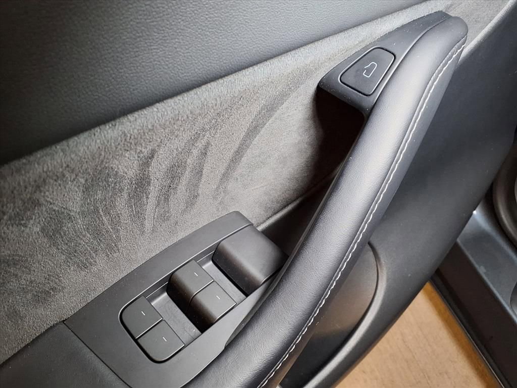 Used 2022 Tesla Model Y Performance image 12