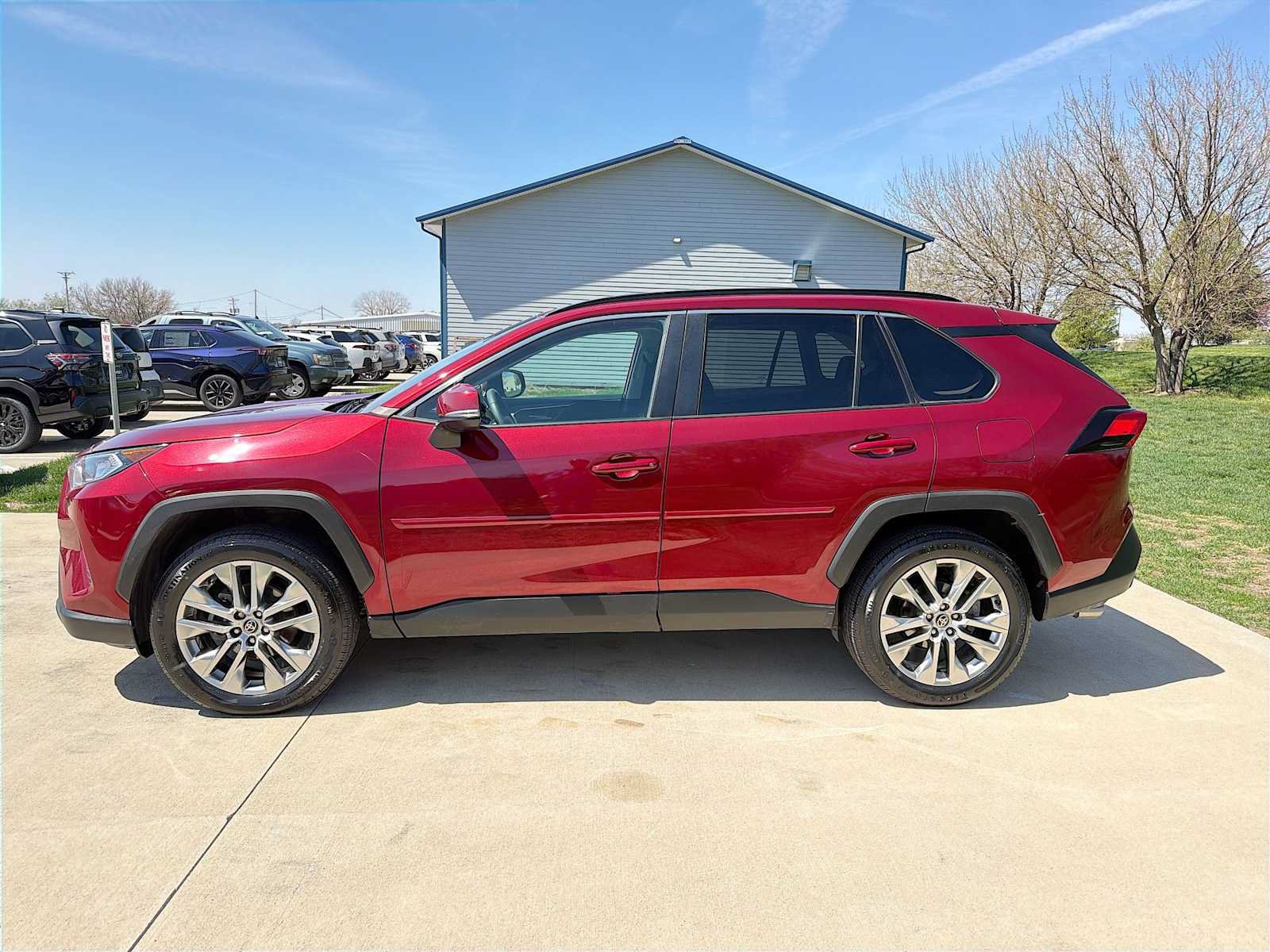 Used 2021 Toyota RAV4 XLE Premium AWD/4WD image 3