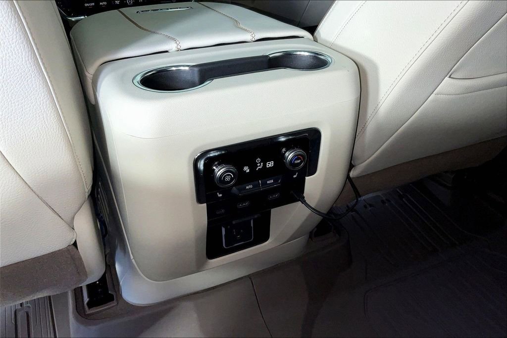 Used 2025 GMC Yukon Denali w/ Denali Reserve Package image 34