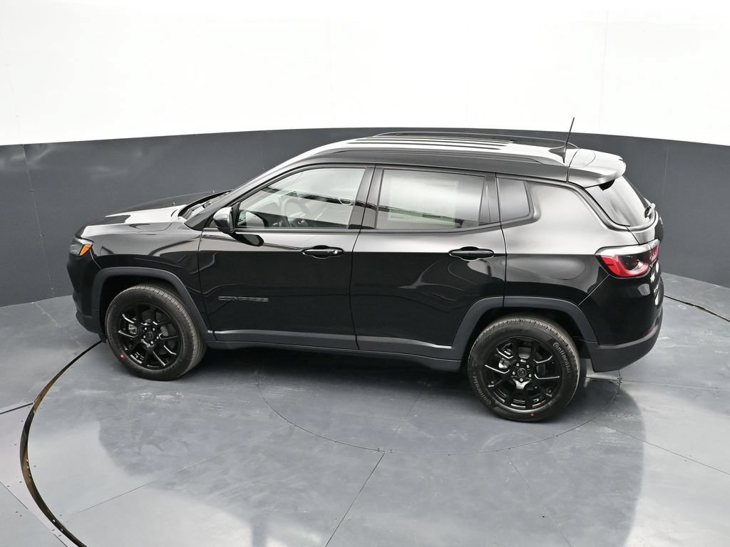 Used 2026 Jeep Compass Latitude AWD/4WD image 32