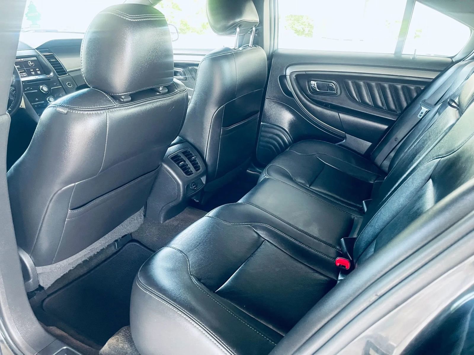 Used 2013 Ford Taurus SEL FWD image 21