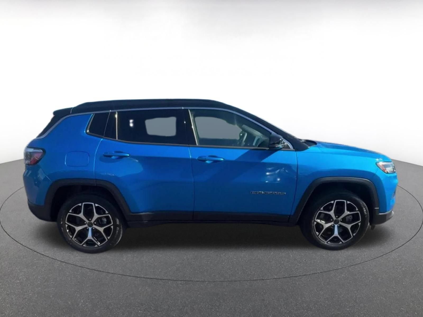 Used 2025 Jeep Compass Limited AWD/4WD image 16