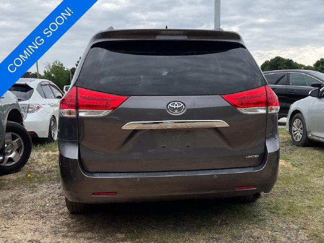 Used 2011 Toyota Sienna Limited w/ Premium Pkg FWD image 2
